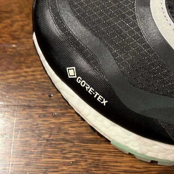 Adidas Gore-Tex Waterproof Membrane Ultraboost Shoe Men sz 10 black and green - Picture 4 of 7